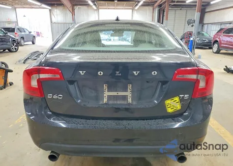 2013 Volvo S60 T5 z USA, uszkodzony, nr VIN YV1612FS0D2184940